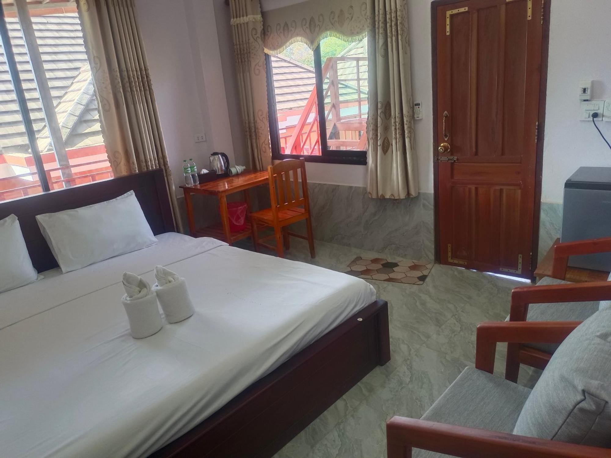 Dd Guesthouse Vang Vieng Exteriör bild