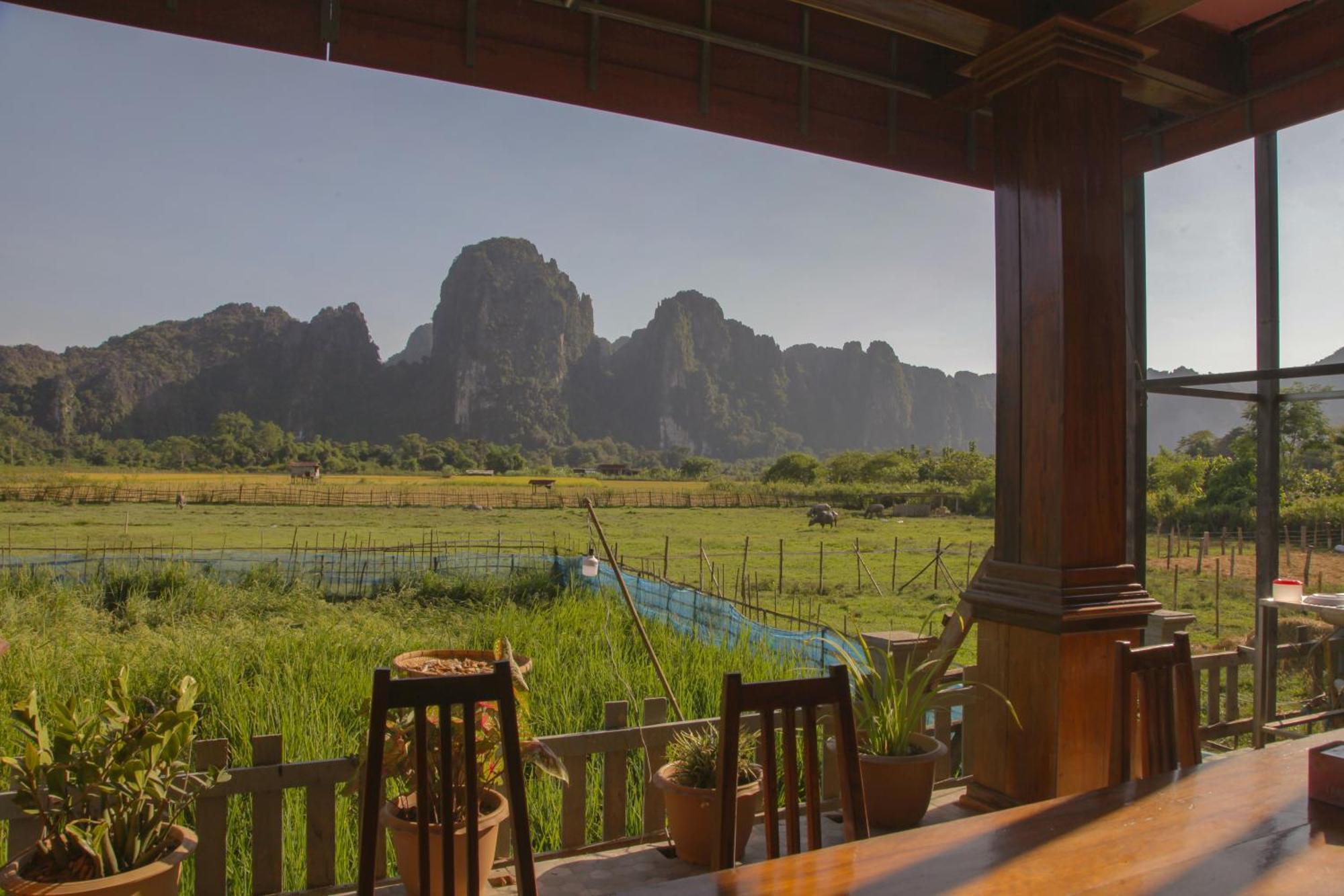 Dd Guesthouse Vang Vieng Exteriör bild