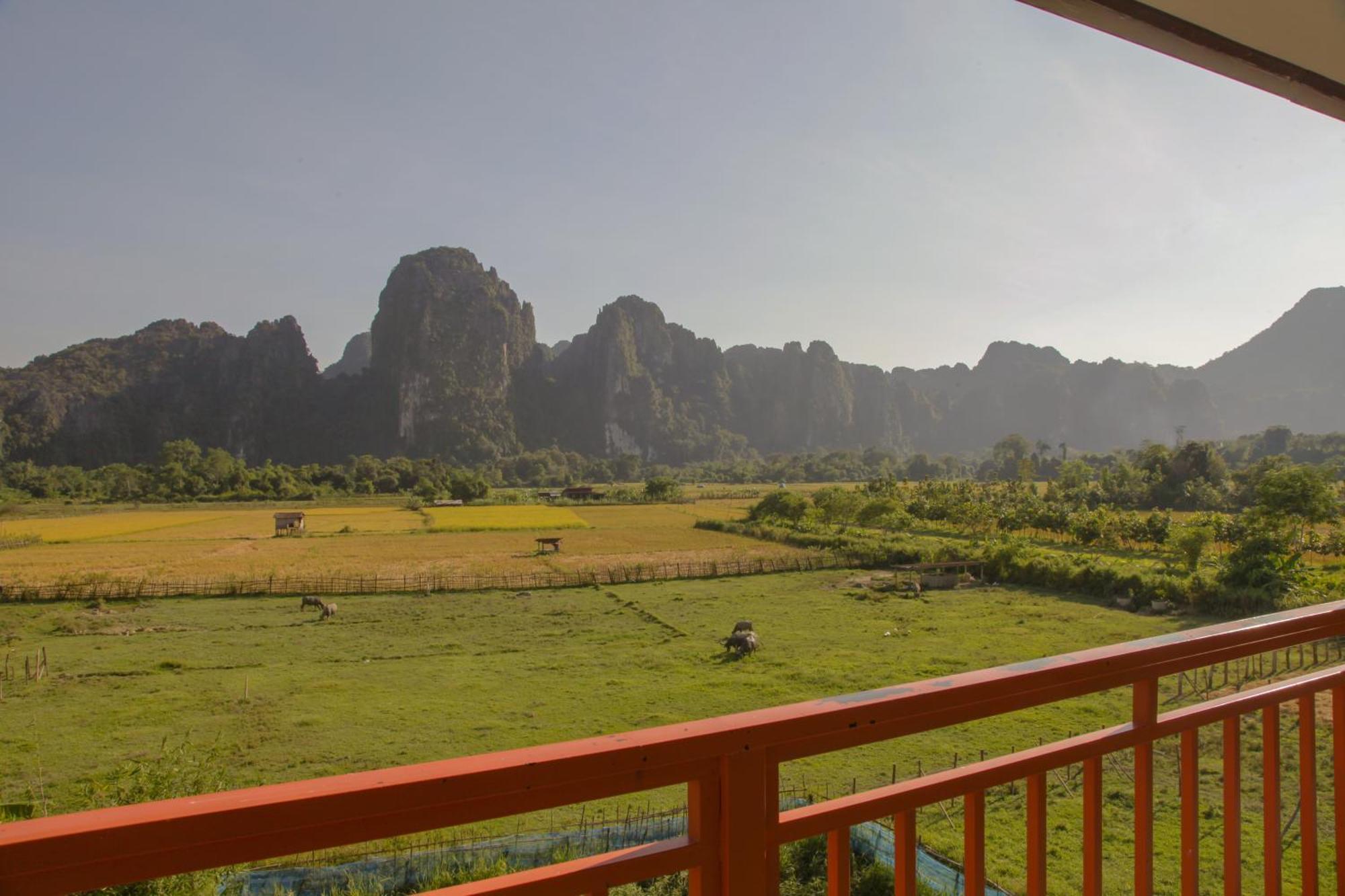 Dd Guesthouse Vang Vieng Exteriör bild