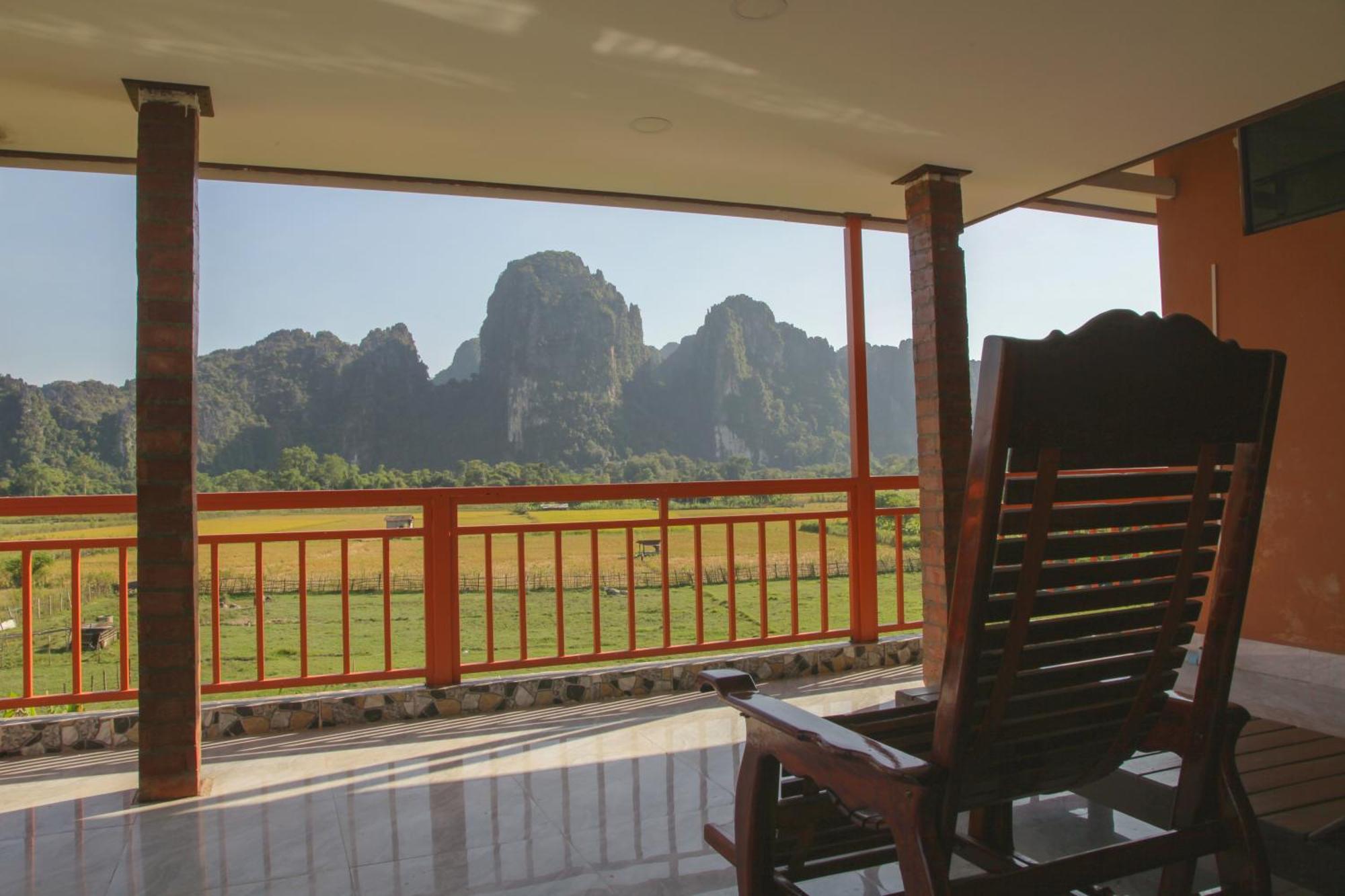 Dd Guesthouse Vang Vieng Exteriör bild