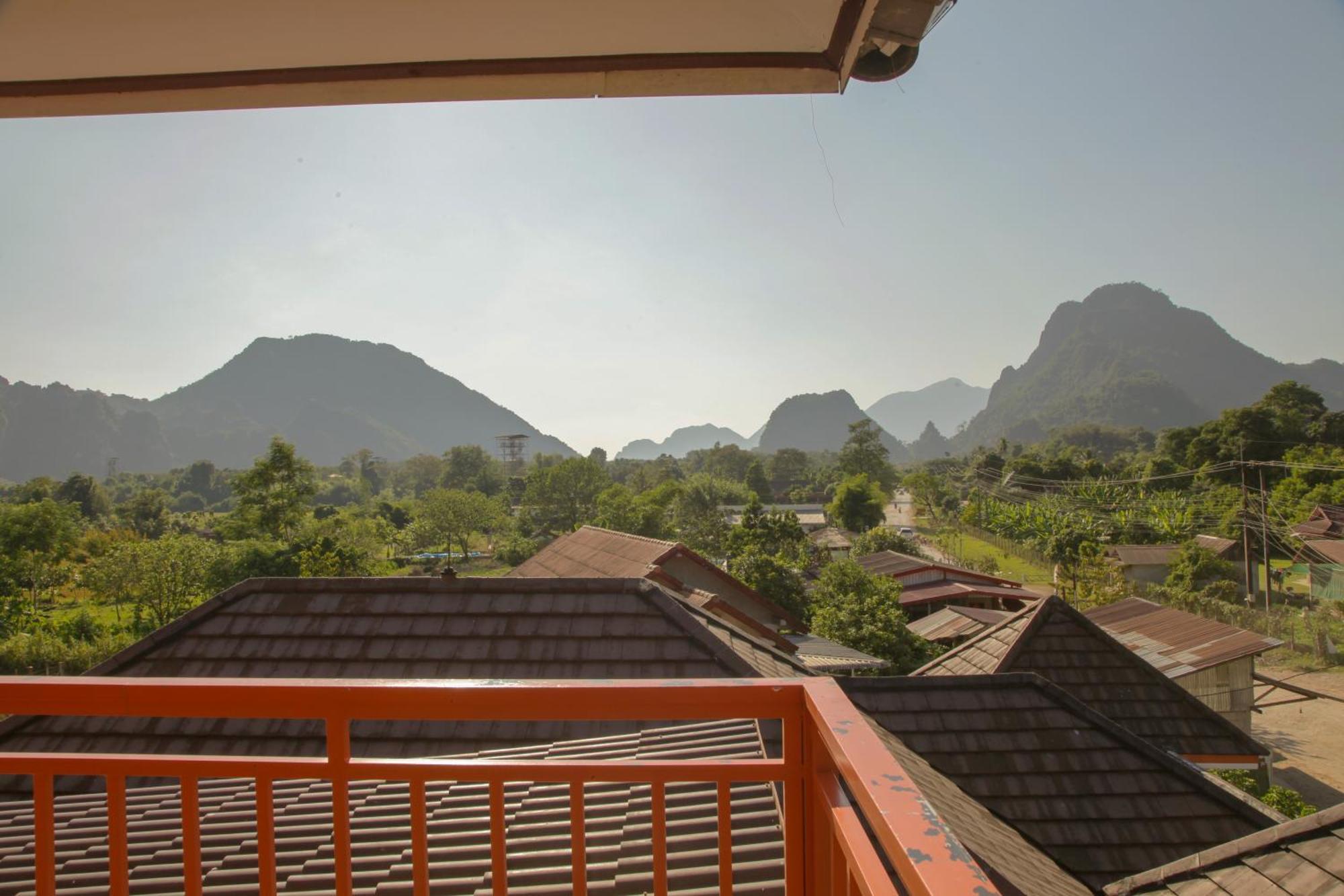 Dd Guesthouse Vang Vieng Exteriör bild