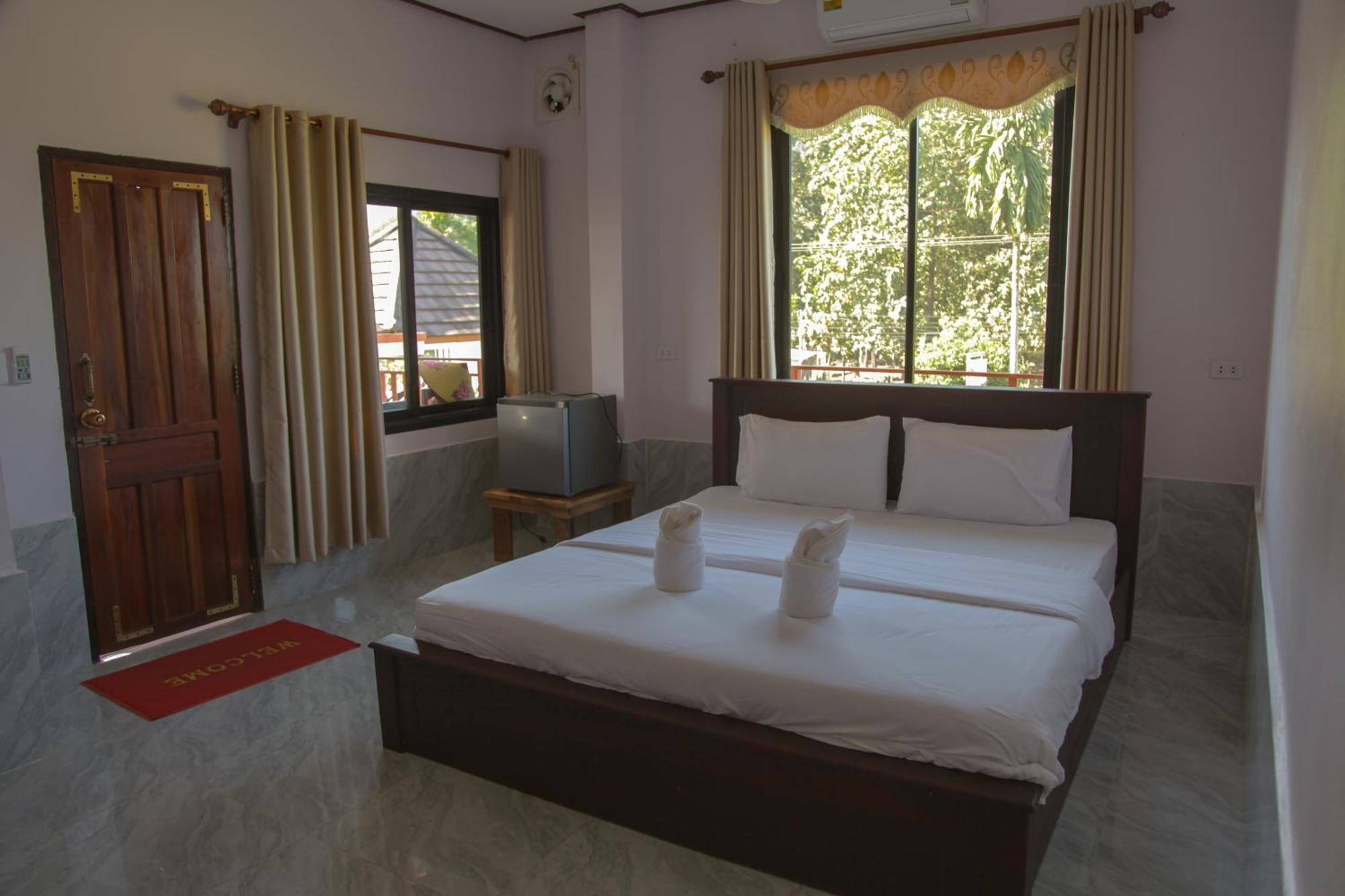 Dd Guesthouse Vang Vieng Exteriör bild